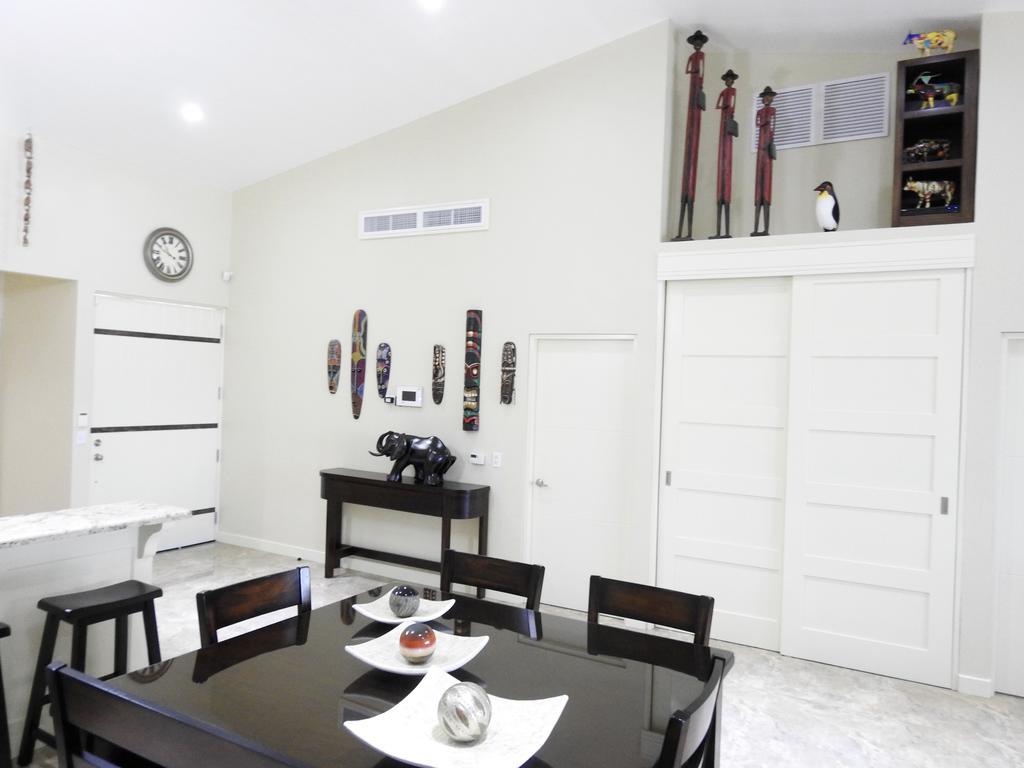 The Elephant Castle Beach Front Penthouse มานูเอล อันโตนิโอ ภายนอก รูปภาพ
