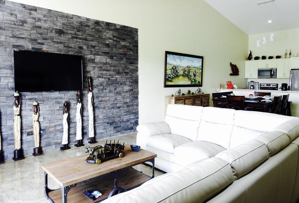 The Elephant Castle Beach Front Penthouse มานูเอล อันโตนิโอ ภายนอก รูปภาพ